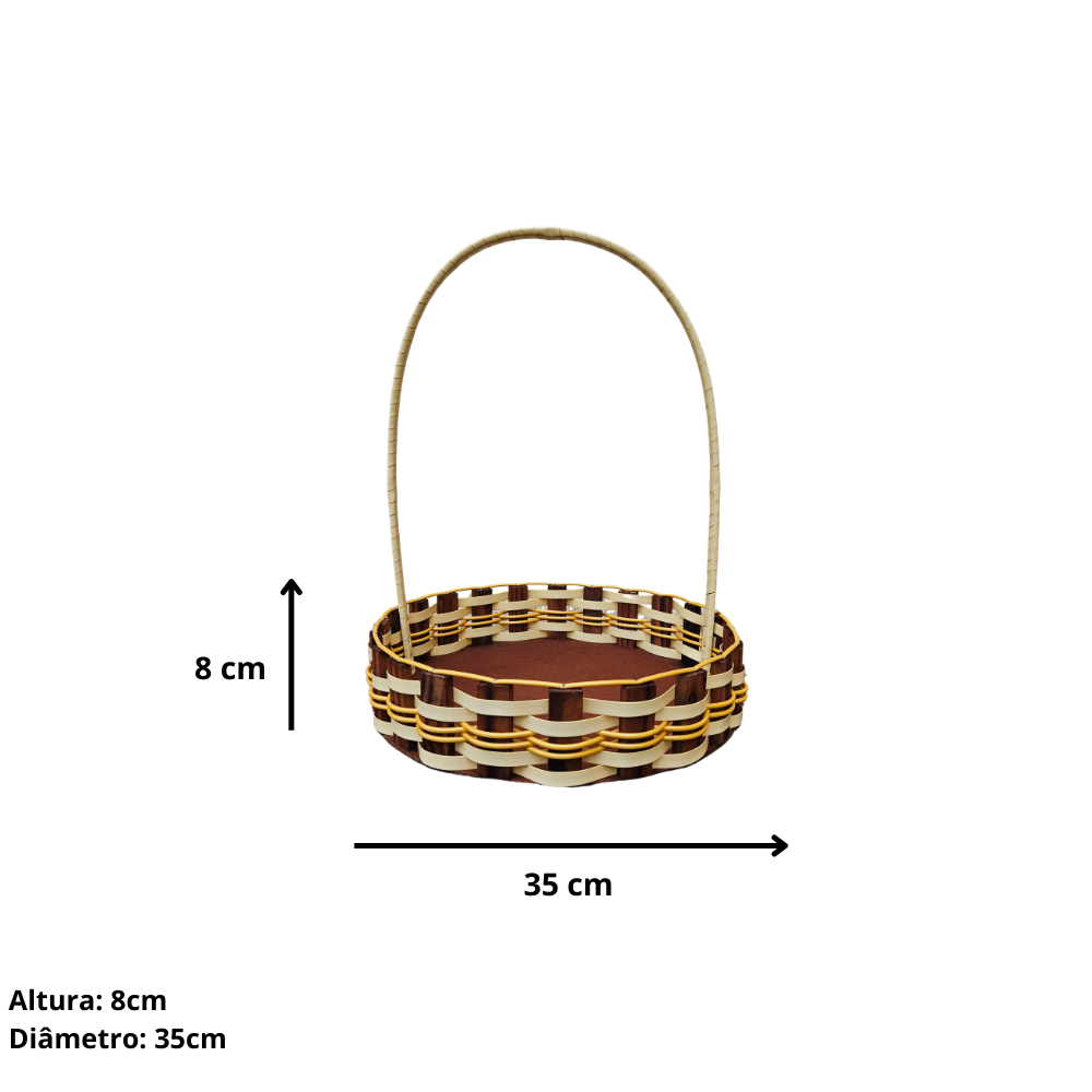 Cesta redonda de madeira de pinus e fibra sintética.
