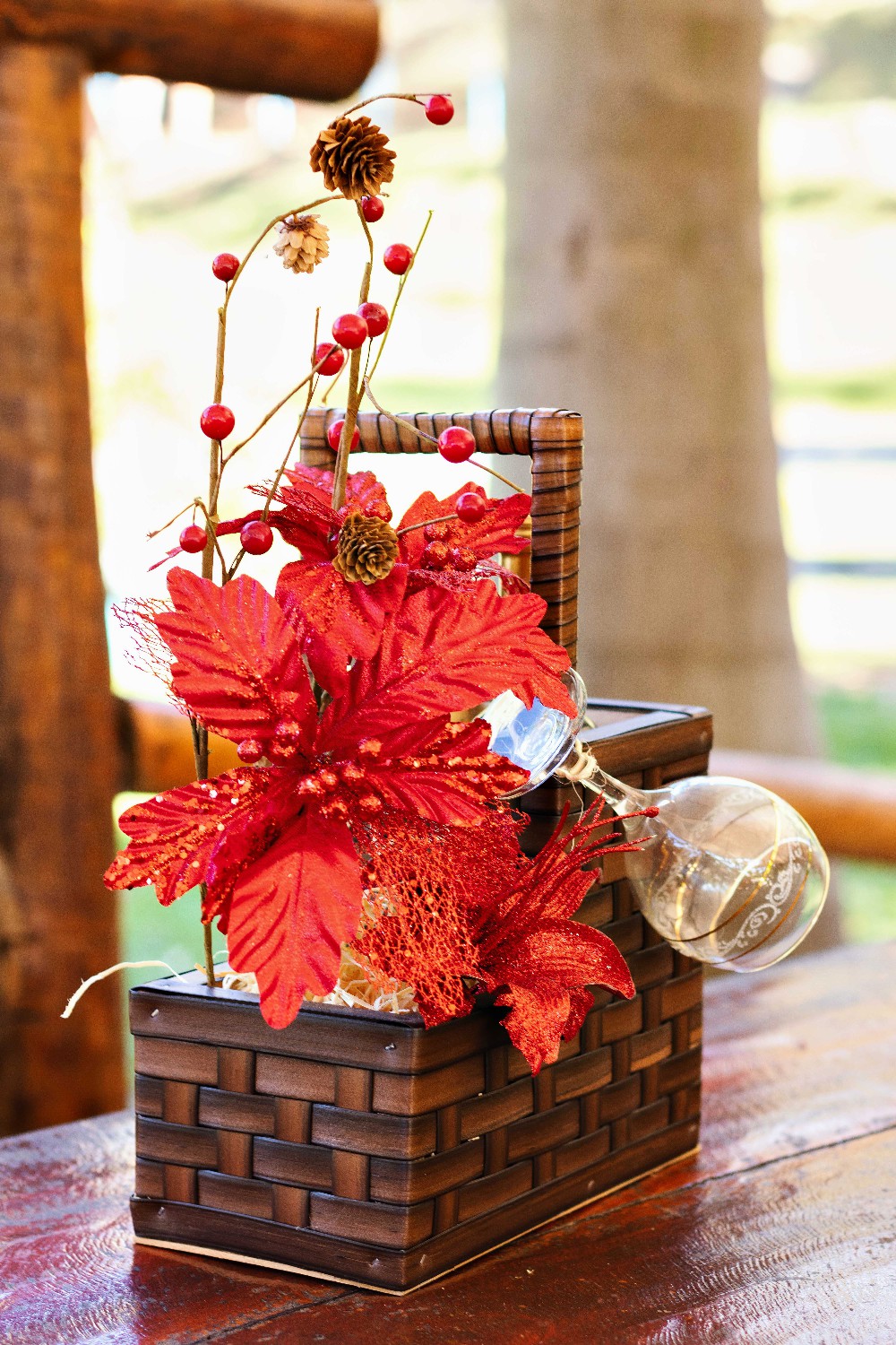 Vinheira feita de madeira de eucalipto revestida em fibra sintética.