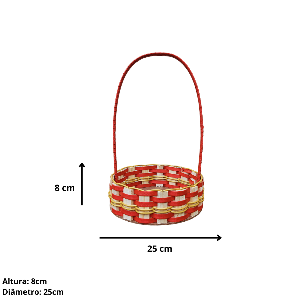 Cesta redonda de madeira de pinus e fibra sintética.
